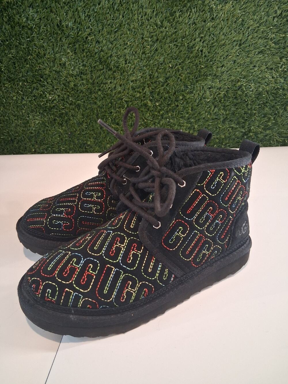 UGG Kids Neumel II Graphic Stitch Black Suede Boots Lot Size 5 1116170K